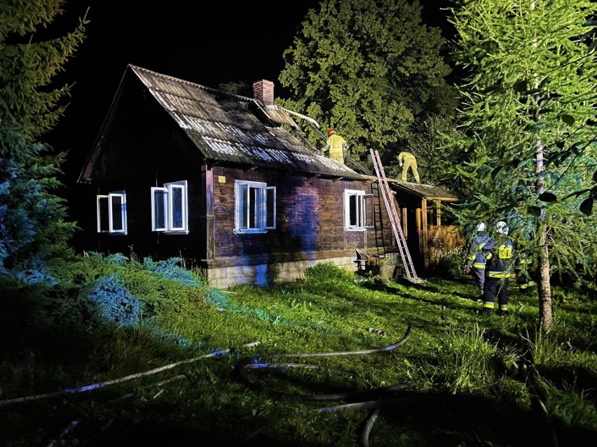 Bystre. Pożar domu gasiło pięć zastępów