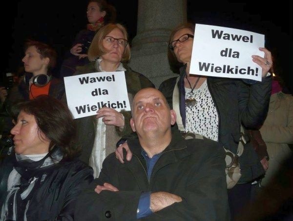Warszawa mówi nie pochówkowi na Wawelu