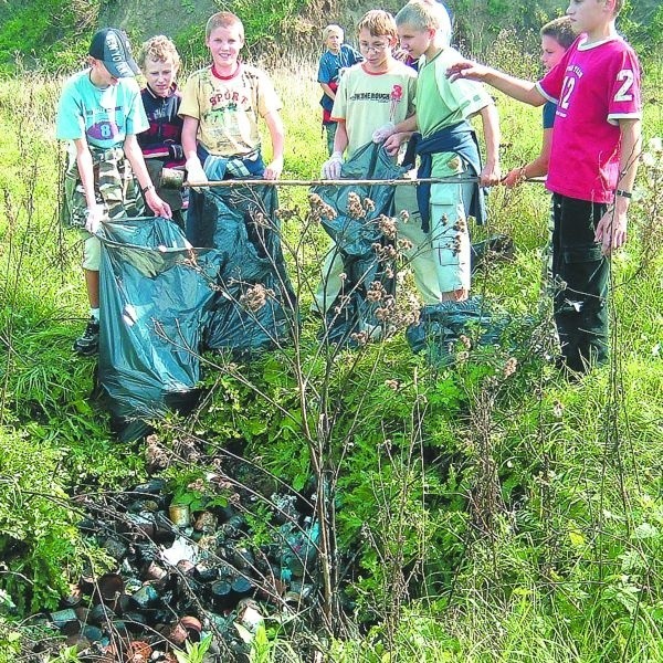 W poprzednich latach uczniowie ze szkół w powiecie bielskim brały udział w akcji &#8222;Sprzątanie świata&#8221;. W tym roku ze względu na aurę akcja została przełożona