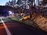 Groźny wypadek w Osowcu na trasie Opole - Kluczbork. Ranne są dwie kobiety. Pogotowie zabrało je do szpitala