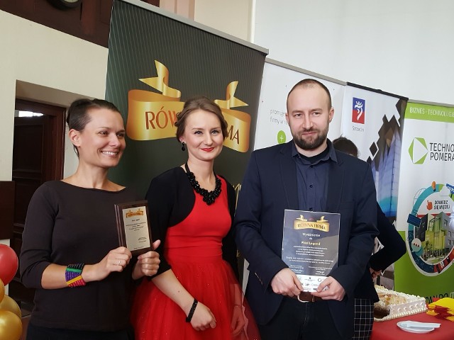 Na zdjęciu od lewej: Katarzyna Zegadło (Pixel Legend), Katarzyna Kazojć (Wydział Nauk Ekonomicznych i Zarządzania Uniwersytetu Szczecińskiego - organizator), Jan Filipowiak (Pixel Legend)