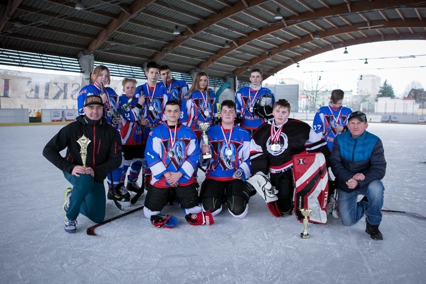 Świętokrzyski Piknik Hokejowy – świetna zabawa w hokeja tuż przed zakończeniem sezonu na lodowisku w Skarżysku