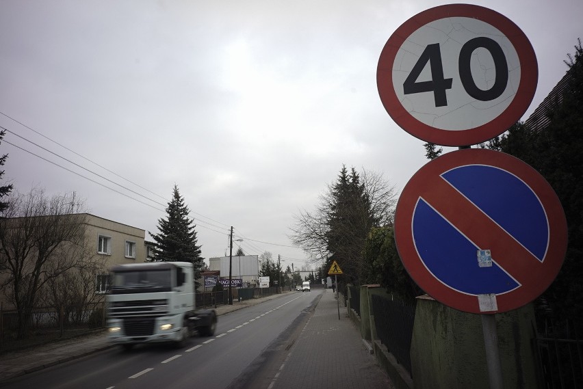 Poznań: Kierowcy nie zważają na znaki na ul. Malwowej