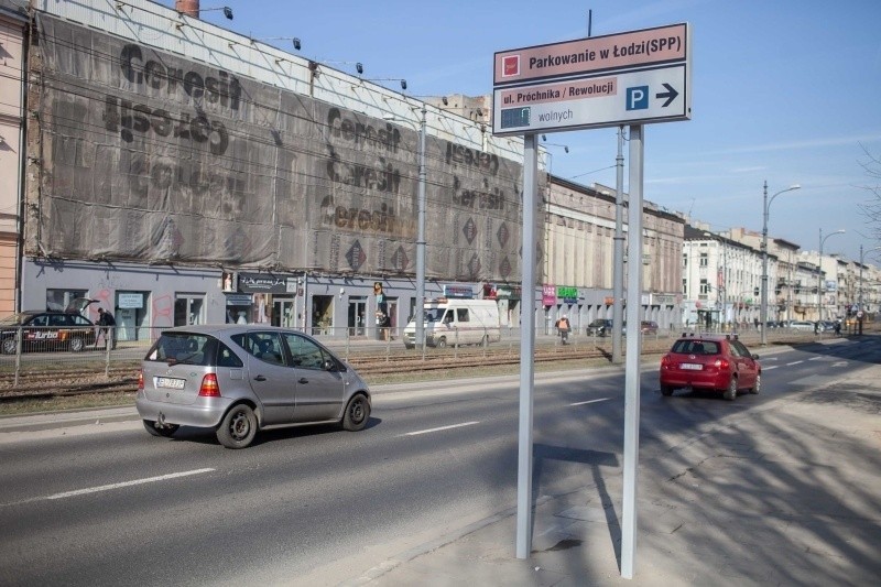 Parkowanie w Łodzi - system pokazuje wolne miejsca