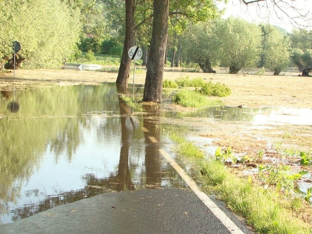 Tak teraz wygląda zalana droga.