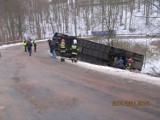 Autobus z uczniami wjechał do rowu na drodze Wieżyca-Ostrzyce [WIDEO, ZDJĘCIA]