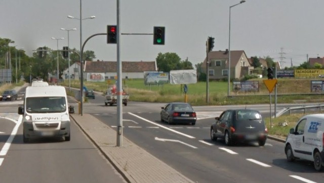 Opole. Kierowcy skarżą się na krótkie zielone światło na ul. Oleskiej na skrzyżowaniu z obwodnicą północną. "To powoduje korki"