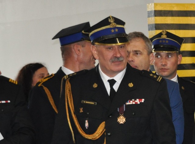 W imieniu Państwowej Straży Pożarnej z Szydłowca na święto zaprasza jej komendant Krzysztof Banaszek (na czele).