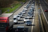 Samochód płonie na autostradzie A4. Utrudnienia pod Wrocławiem