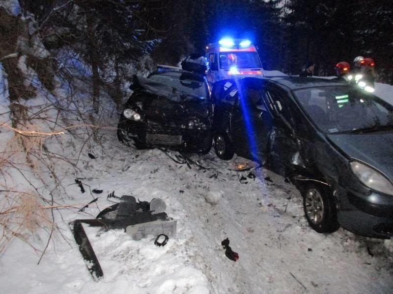 Sześć osób rannych w zderzeniu aut na górskiej drodze [ZDJĘCIA]