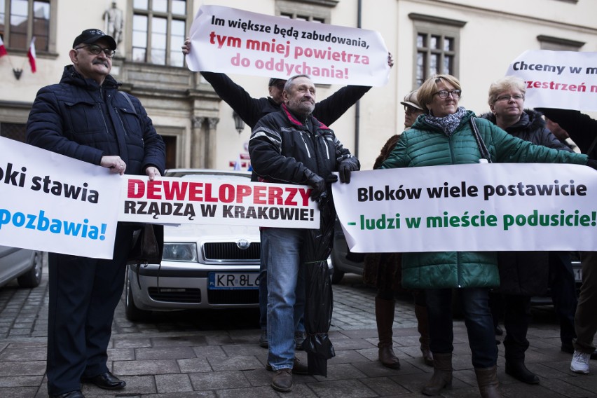 Radni chcą wyjaśnień w sprawie chaotycznej zabudowy Krakowa. Odbyła się nadzwyczajna sesja