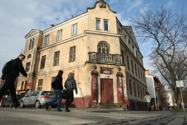 Budynek na rogu ulic Solnej i Staszica wkrótce zmieni właściciela.
