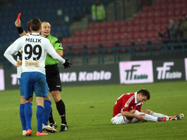 Arkadiusz Milik został ukarany czerwoną kartką w meczu z Wisłą i musi odpokutować dwa mecze