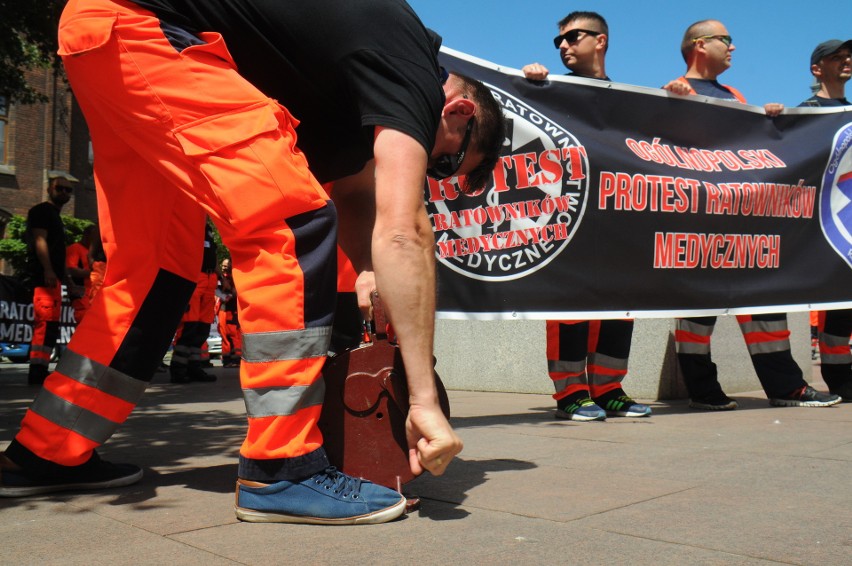 Kraków. Głośny protest ratowników medycznych