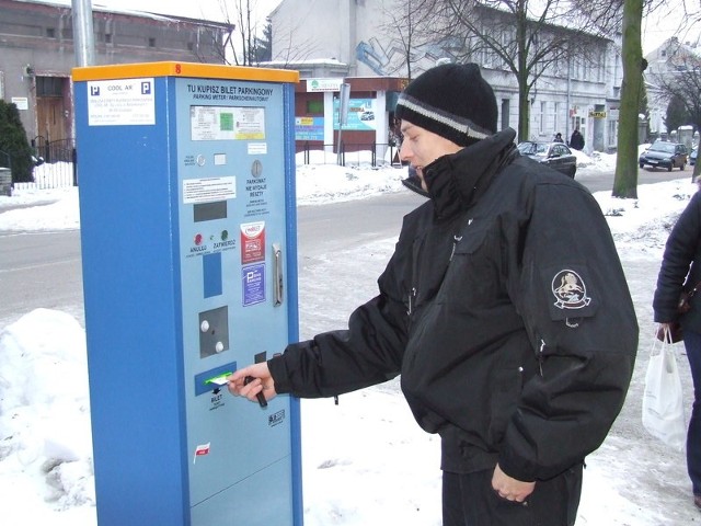 Sebastian Majewski z Bieńkówki zawsze kupuje bilet, gdy parkuje auto w Chełmnie