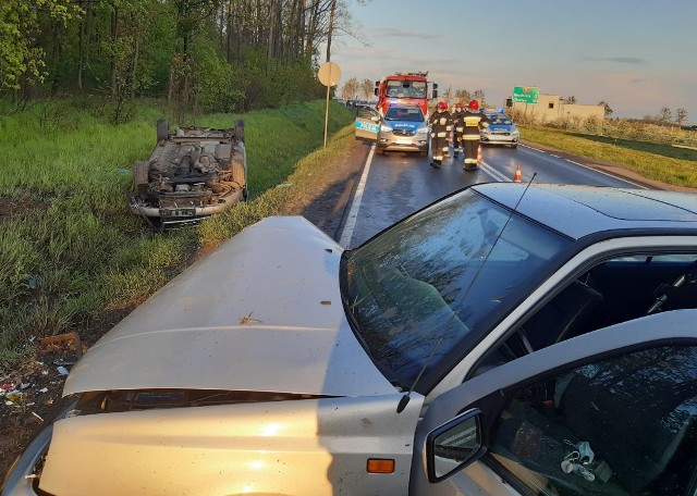 Jeden z kierowców uczestniczących w wypadku nie miał prawa prowadzić samochodu.