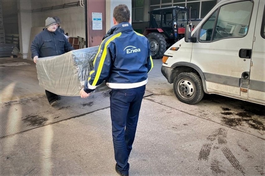 Enea Połaniec z kolejną pomocą dla Ukrainy. Przekazano 150 łóżek do miejsc noclegowych