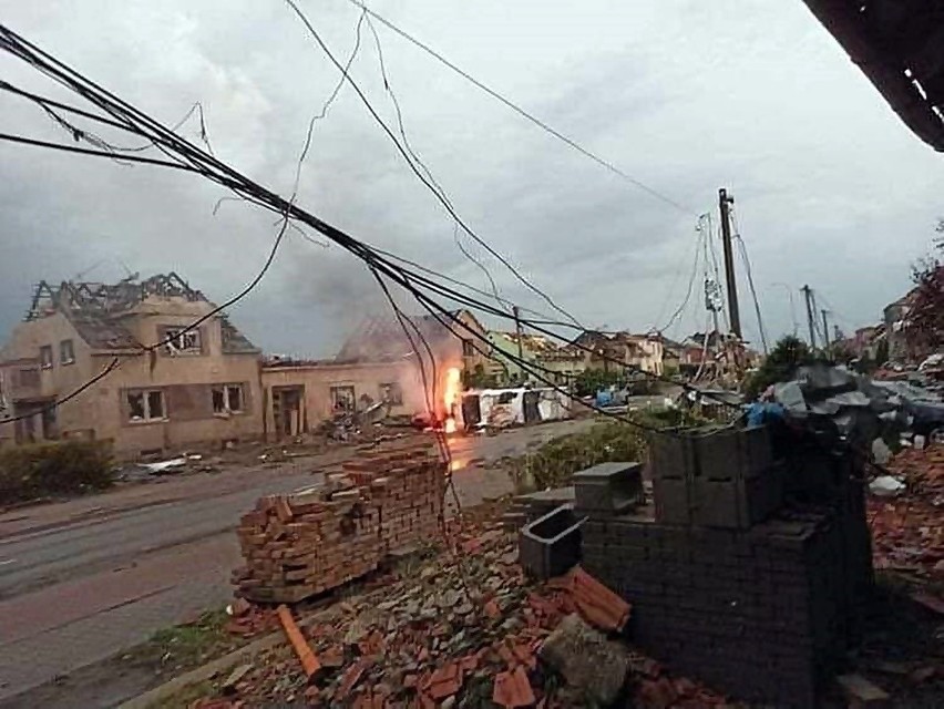 Śmiercionośne tornado w Czechach zrównało wioski z ziemią. Są zabici i ranni. Setki domów w 7 gminach na Morawach zostało zniszczonych