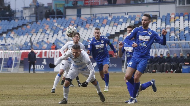 Stal Rzeszów, po ograniu KKS-u Kalisz, taki sam cel ma w Suwałkach, ale tam o punkty nikomu łatwo nie jest