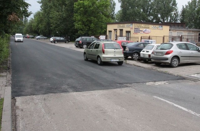 Po zakończeniu jednej części modernizacji ulicy PCK drogowcy zajmą się remontem pozostałego odcinka ulicy.
