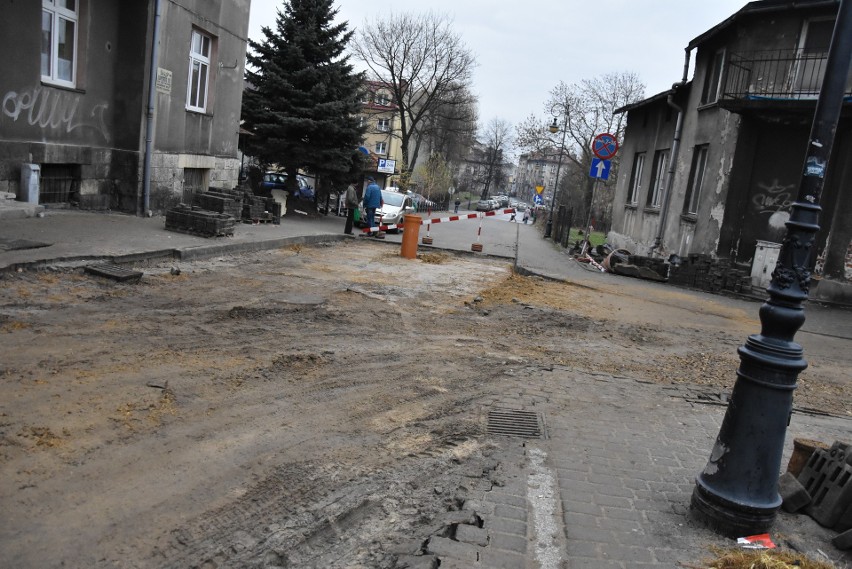 Chrzanów. Trwa przebudowa sieci kanalizacyjnej w centrum miasta. Dwie ulice zamknięte [ZDJĘCIA]