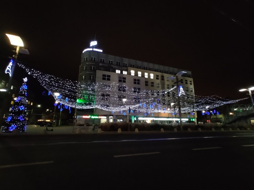 Tak wygląda Gdynia rozświetlona na święta! Piękne iluminacje i choinki ozdabiają m.in. plac Grunwaldzki, Rivierę i skwer Kościuszki