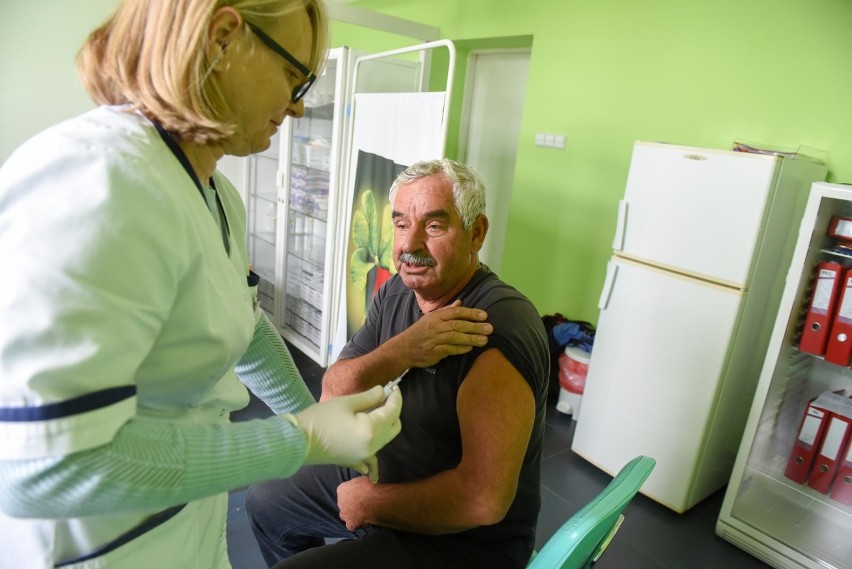 Ze szczepienia na grypę mogą skorzystać seniorzy powyżej 60...