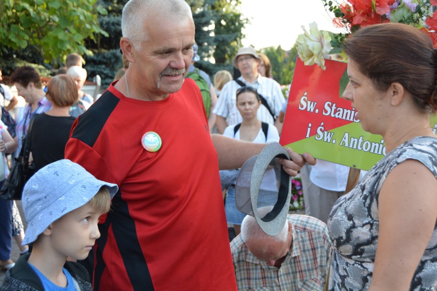 Z Ostrołęki wyruszyła Piesza Pielgrzymka Łomżyńska na Jasną Górę, pątnicy idą po raz 34.