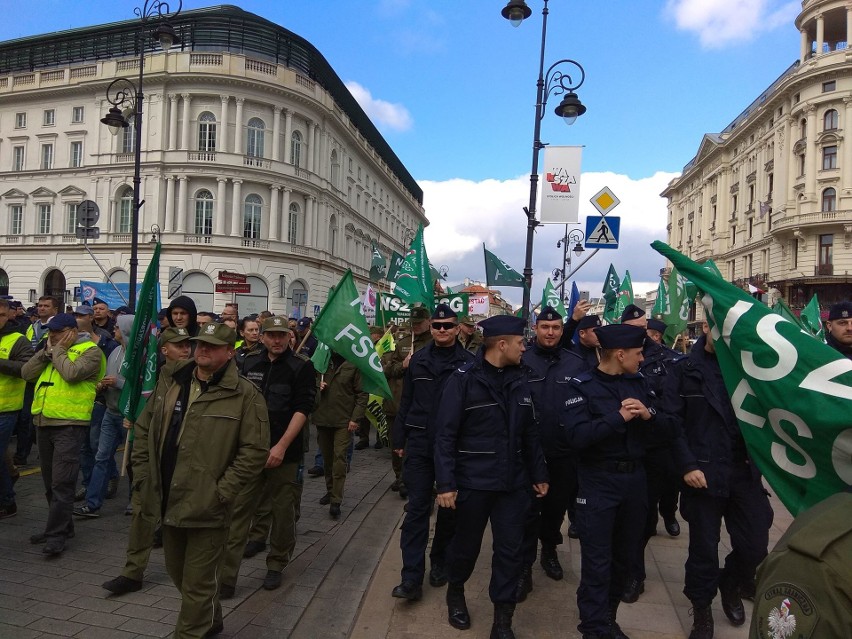 W Warszawie trwa protest służb mundurowych [2.10.2018]....