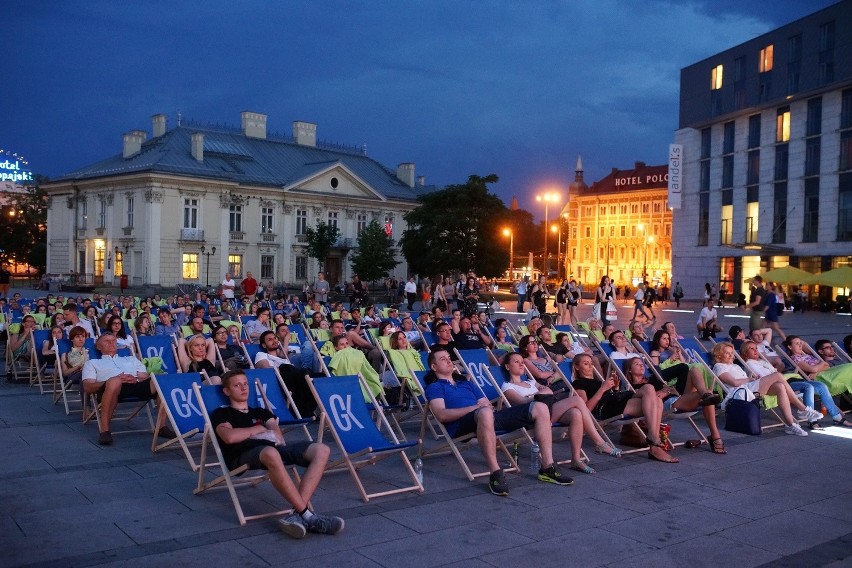 Kino plenerowe na Placu Nowa Jeziorańskiego