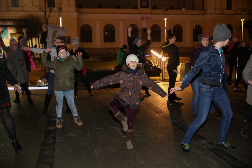 Kraków. Zatańczyli przeciwko przemocy wobec kobiet i dziewcząt. Akcję wsparły kobiety z zakładu karnego