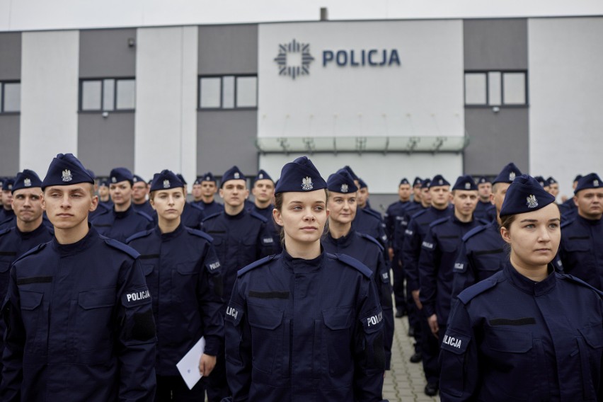 Kraków. Ślubowanie policjantów i policjantek. Do tego pokaz sprzętu