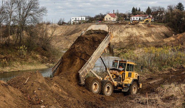 Trasa łącząca aleję Rejtana z ulicą Ciepłowniczą ma być gotowa w 2026 roku. Jej budowa obejmie także wykonanie nowego mostu przez Wisłok