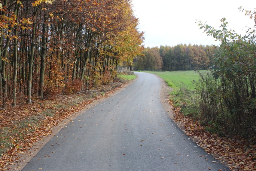 Na początku listopada ukończono remont drogi gminnej w...