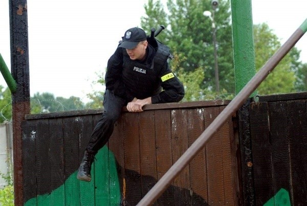 Tor przeszkód to jedna z konkurencji, z którą musieli się zmierzyć policjanci podczas konkursu na najlepszy patrol roku