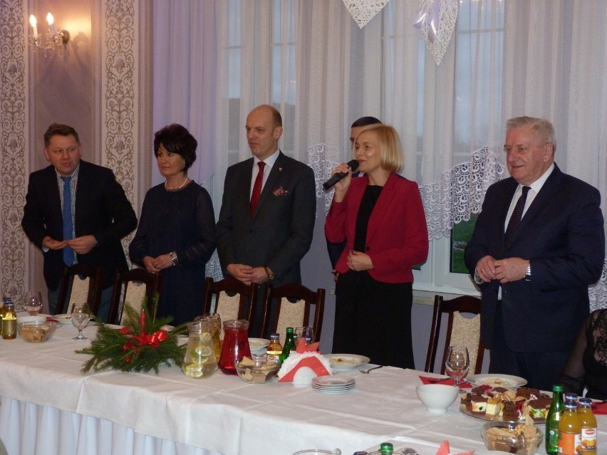 Seniorzy trzech gmin powiatu kieleckiego spotkali się przy wspólnym stole