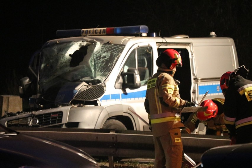 "Ratujmy życie Konrada" Policjant z Gdyni walczy o powrót do zdrowia po tragicznym wypadku na służbie. Trwa zbiórka pieniędzy. Zostały 2 dni