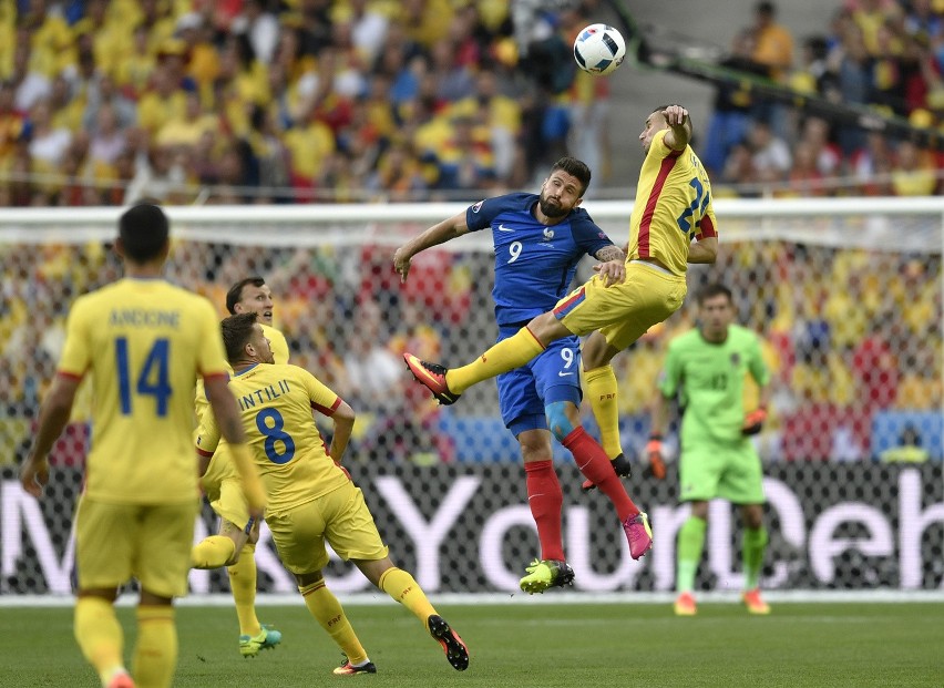Bramka Oliviera Giroud w meczu Francja - Rumunia