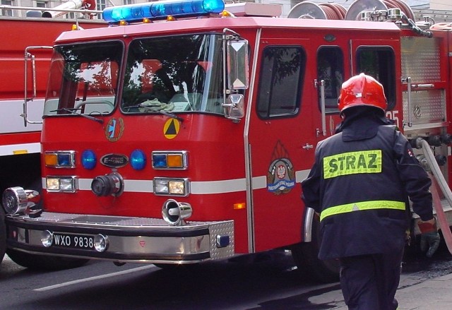 Strażakom udało się w porę ugasić ognisko pożaru w toalecie w bloku na Kapuściskach. Sześć osób zdążyło się podtruć dymem, ale ich życiu nie zagraża niebezpieczeństwo.