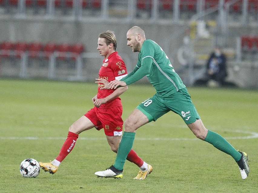 Widzew Radomiak 1:1. Wściekły trener na widowni. Widzew grał w osłabieniu i szybko stracił gola. Zdjęcia