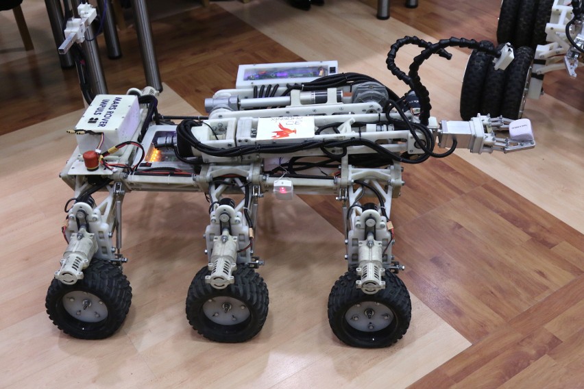 Studenci Politechniki Świętokrzyskiej lecą do USA na konkurs robotów. Zbudowali własny łazik marsjański [WIDEO,ZDJĘCIA]