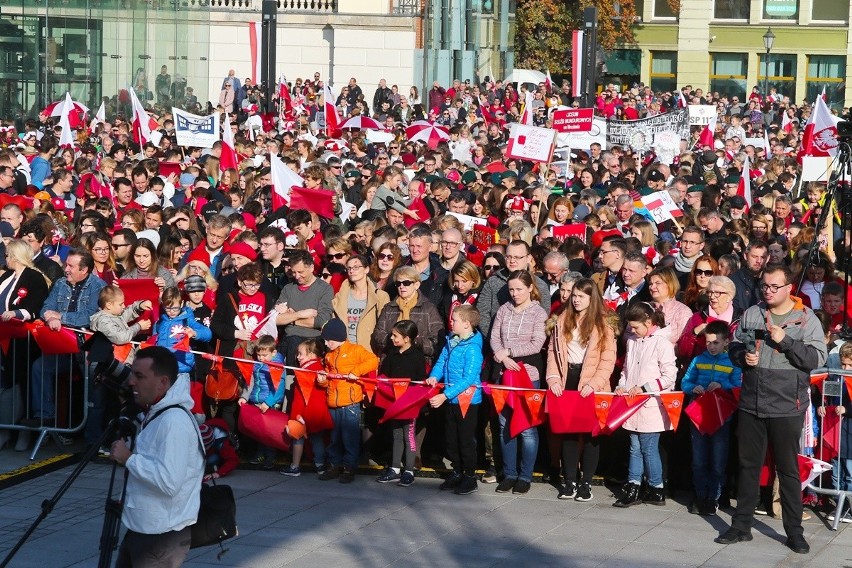 Radosna Parada Niepodległości przeszła przez Wrocław [ZDJĘCIA]