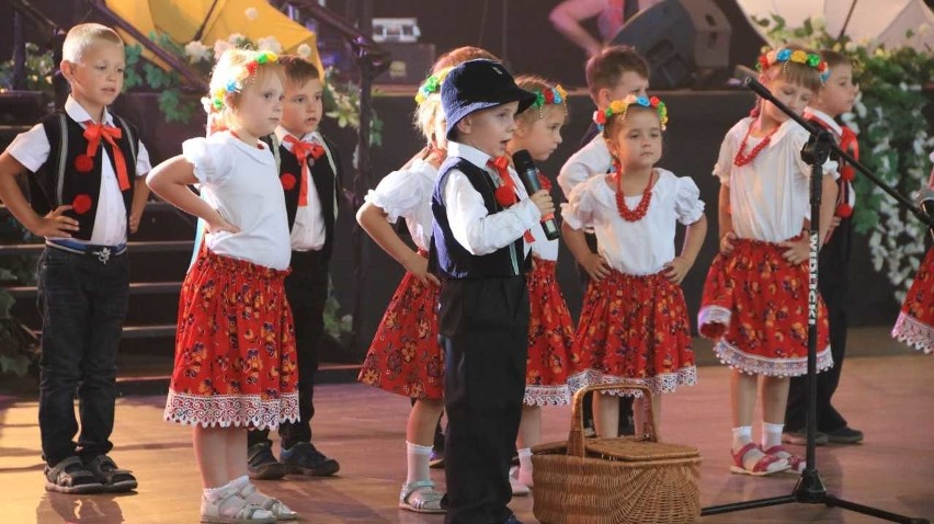 Pieśni ludowe wykonały m.in. przedszkolaki z „Jedynki”.