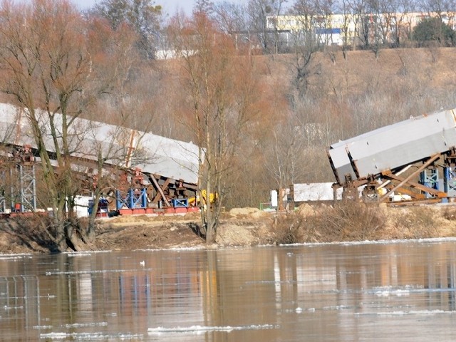 Grupa budowlańców kradła materiały z budowy nowego mostu w Toruniu