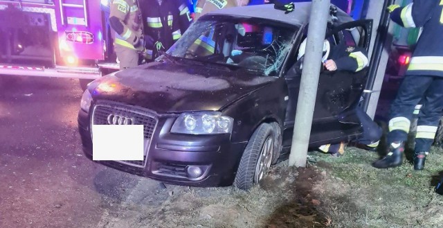 W środę, 3 marca nad ranem w Pęckowie w powiecie szamotulskim doszło do zderzenia samochodu osobowego z ciężarówką. Jedna osoba trafiła do szpitala.Przejdź do kolejnego zdjęcia --->