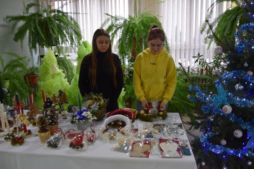 Udany kiermasz świątecznych ozdób w sandomierskim "Rolniku" na rzecz chorej Igi Kaczmarczyk z Opatowa. Ile zebrano pieniędzy?