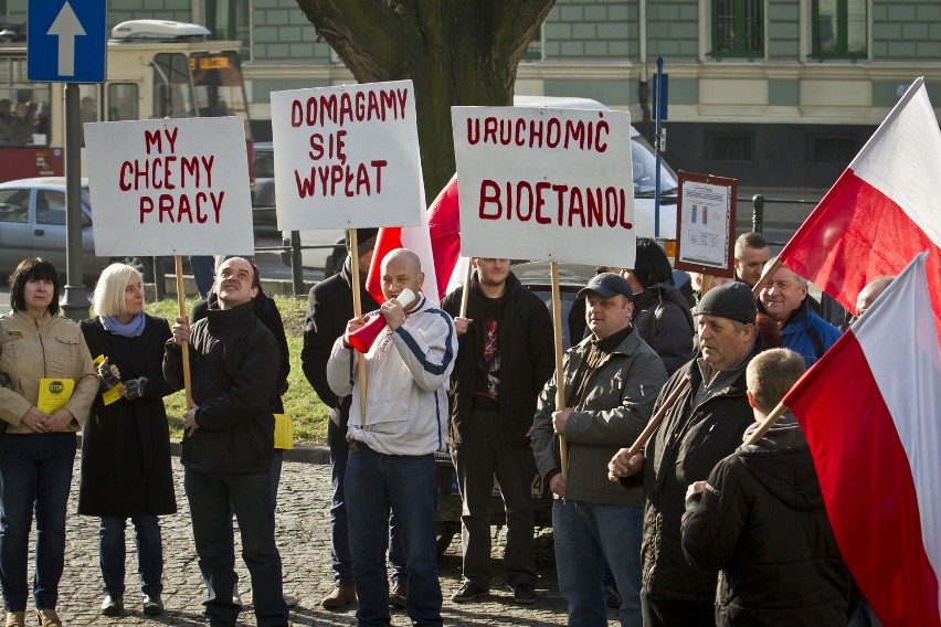Protest pracowników chełmżyńskiego Bioetanolu przed Urzędem...