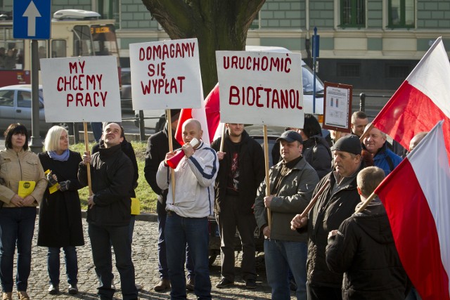 Protest pracowników chełmżyńskiego Bioetanolu przed Urzędem Wojewódzkim w Bydgoszczy [zdjęcia]