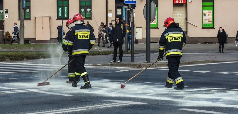 Szeregowi strażacy zarabiają  3452 zł brutto miesięcznie.