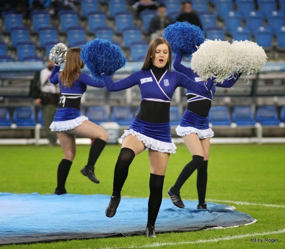 "Kolejorz Girls" na meczu ze Śląskiem Wrocław